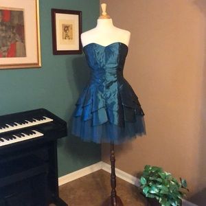 Gorgeous strapless Prom/Formal dress size 9/10